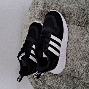 Adidas original boys sneakers size 7k